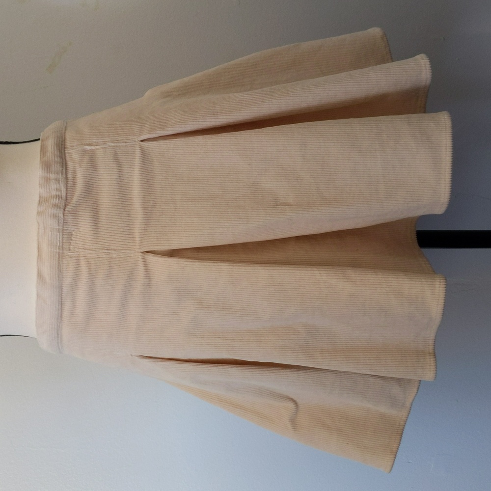 Juniors' SO Pleated High-Rise Corduroy Mini Skirt Cream / White - Picture 2 of 7